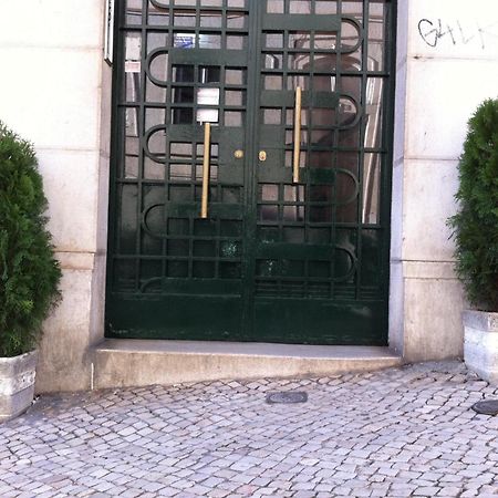 레지덴셜 발렌티나 호텔 리스본 외부 사진 Entrance to the Embassy of the Republic of Korea in Lisbon